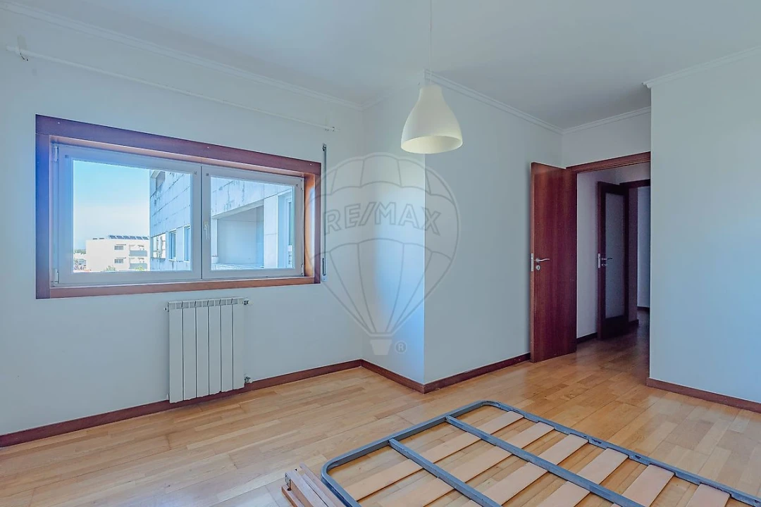 Apartamento T1 para Arrendamento em Paranhos Foto 4