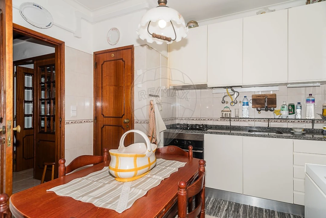Apartamento T3 para Venda em Rio de Mouro Foto 17