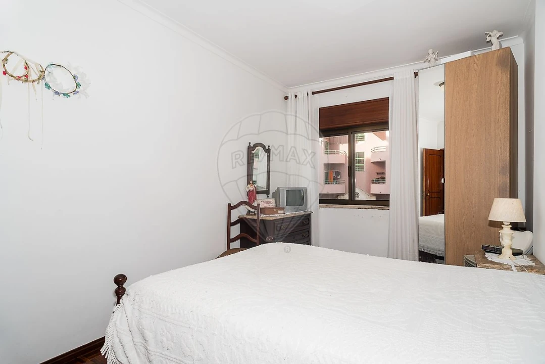 Apartamento T3 para Venda em Rio de Mouro Foto 2