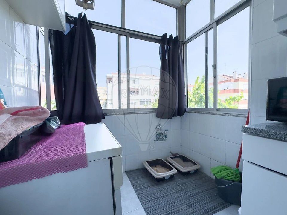 Apartamento T2 para Venda em Amora Foto 2