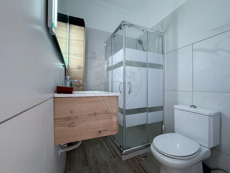 Apartamento T2 para Venda em Amora Foto 12