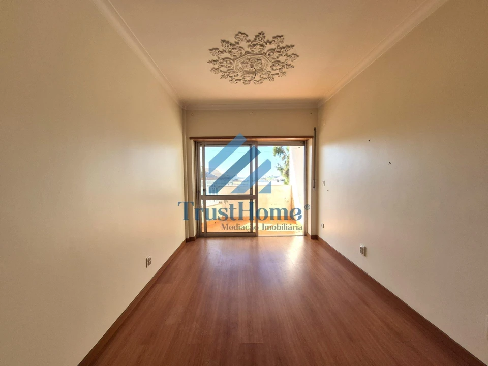 Apartamento T2 para Venda em Queluz e Belas Foto 2