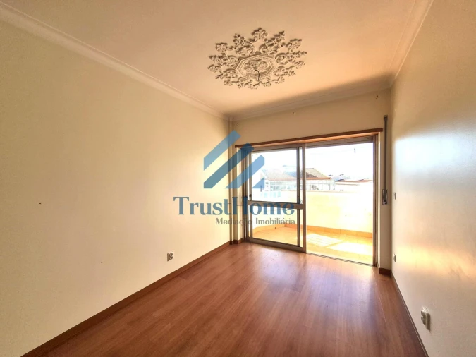 Apartamento T2 para Venda em Queluz e Belas Foto 1