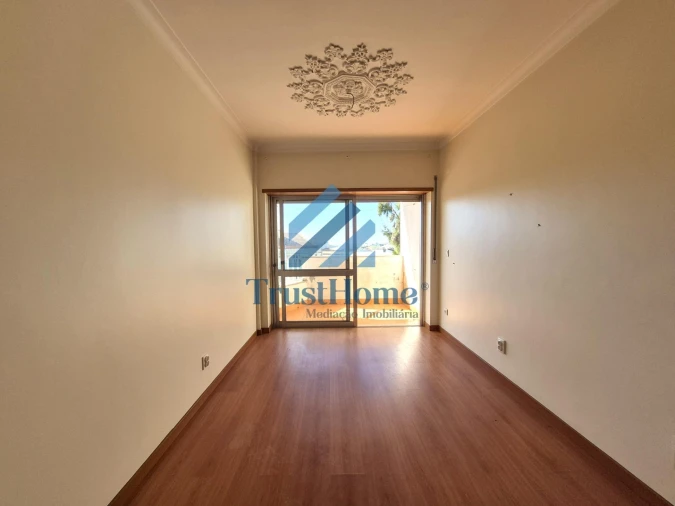 Apartamento T2 para Venda em Queluz e Belas Foto 2