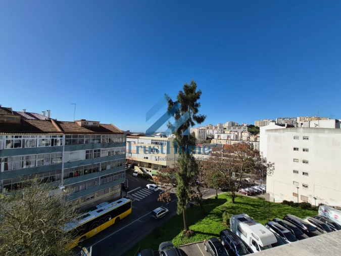 Apartamento T2 para Venda em Queluz e Belas Foto 3