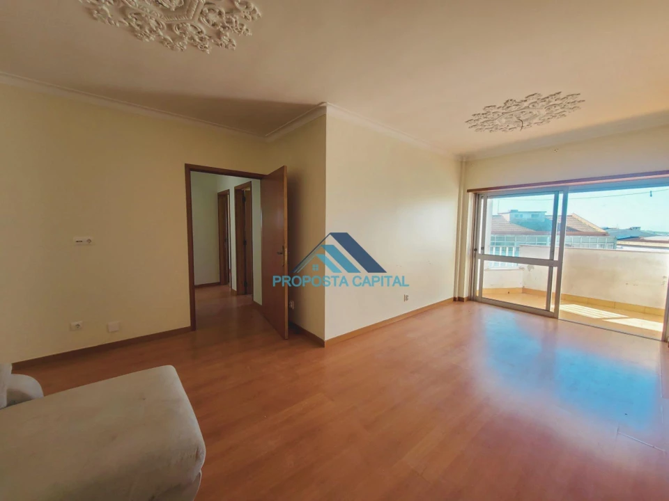 Apartamento T2 para Venda em Queluz e Belas Foto 1
