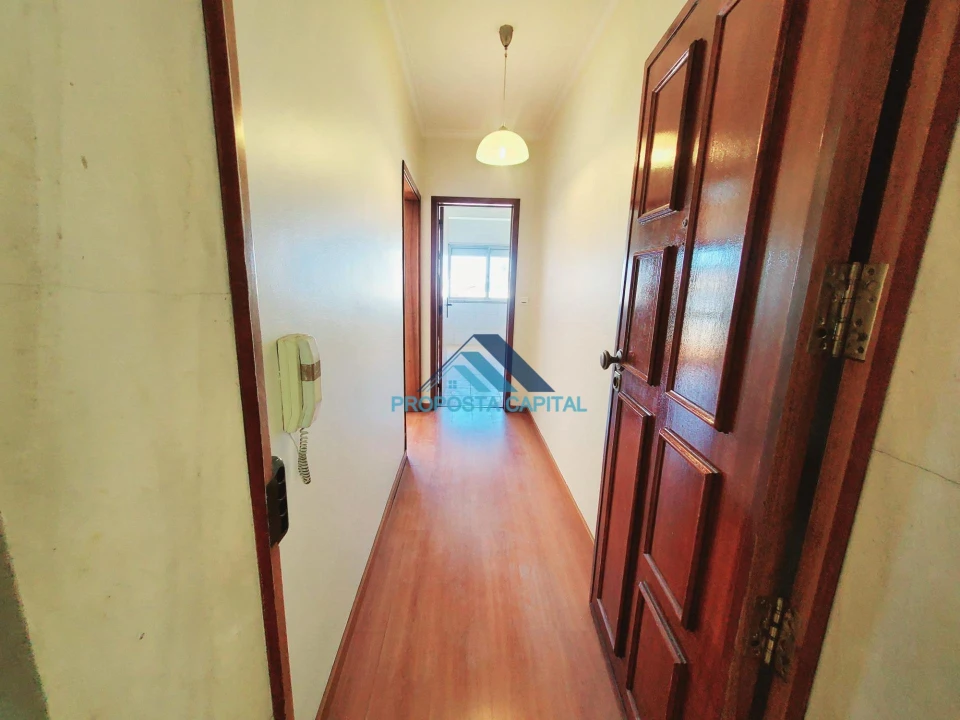 Apartamento T2 para Venda em Queluz e Belas Foto 2