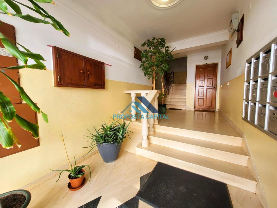 Apartamento T2 para Venda em Queluz e Belas Foto 34