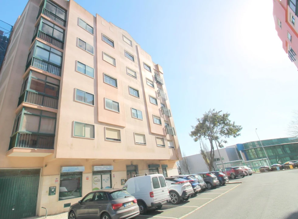 Apartamento T3 para Venda em Agualva e Mira-Sintra Foto 22