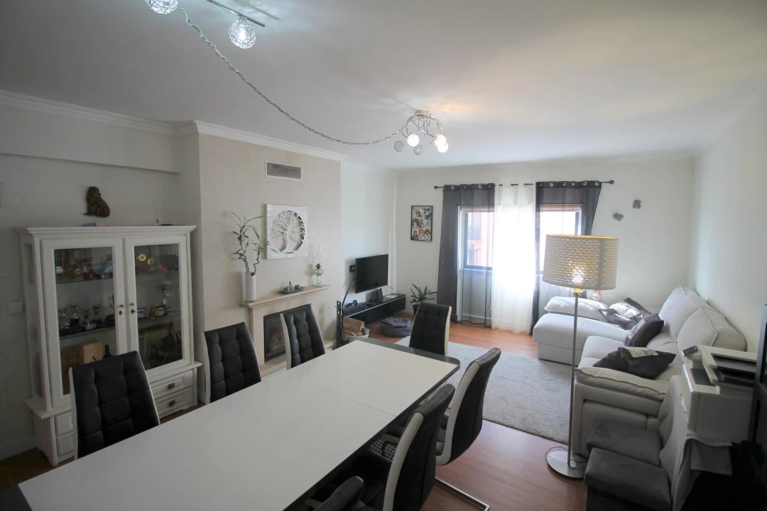 Apartamento T3 para Venda em Agualva e Mira-Sintra Foto 1