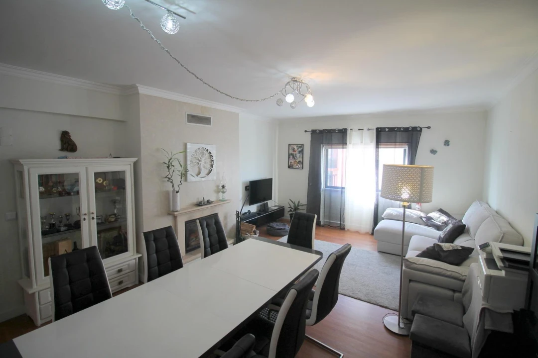 Apartamento T3 para Venda em Agualva e Mira-Sintra Foto 1