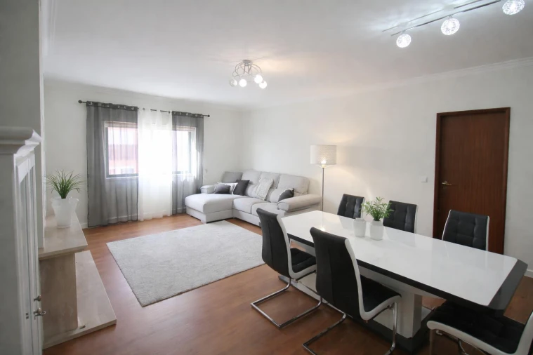 Apartamento T3 para Venda em Agualva e Mira-Sintra Foto 1