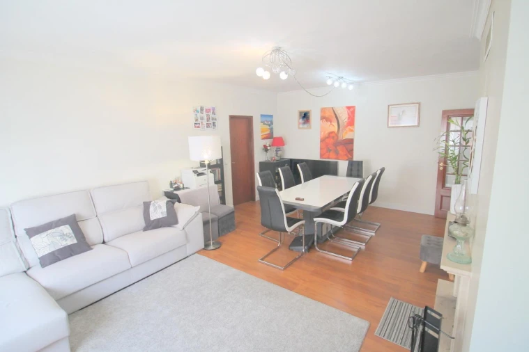 Apartamento T3 para Venda em Agualva e Mira-Sintra Foto 2