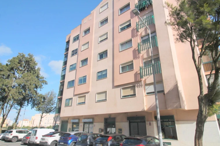 Apartamento T3 para Venda em Agualva e Mira-Sintra Foto 23