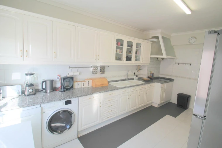 Apartamento T3 para Venda em Agualva e Mira-Sintra Foto 5