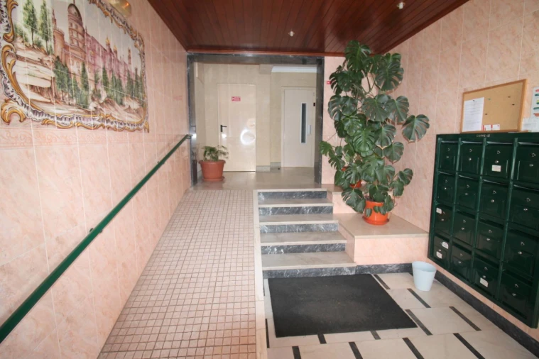 Apartamento T3 para Venda em Agualva e Mira-Sintra Foto 28