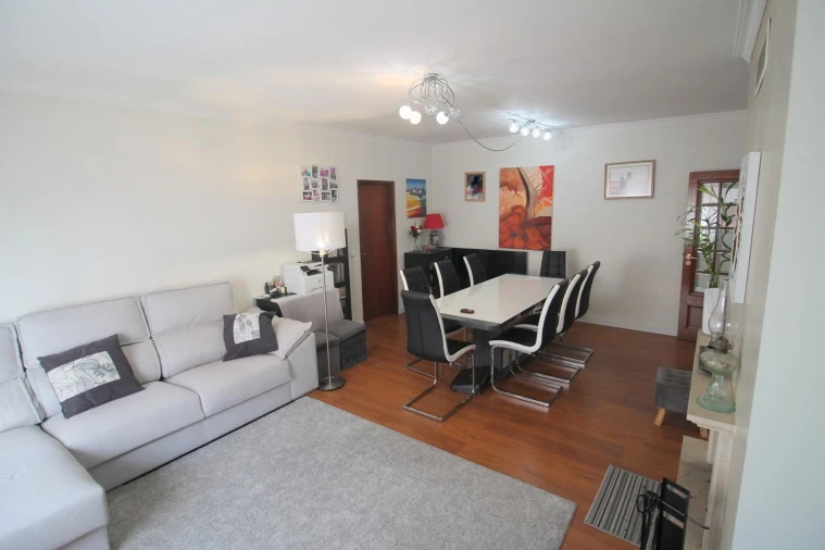 Apartamento T3 para Venda em Agualva e Mira-Sintra Foto 3