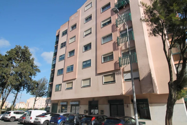 Apartamento T3 para Venda em Agualva e Mira-Sintra Foto 32