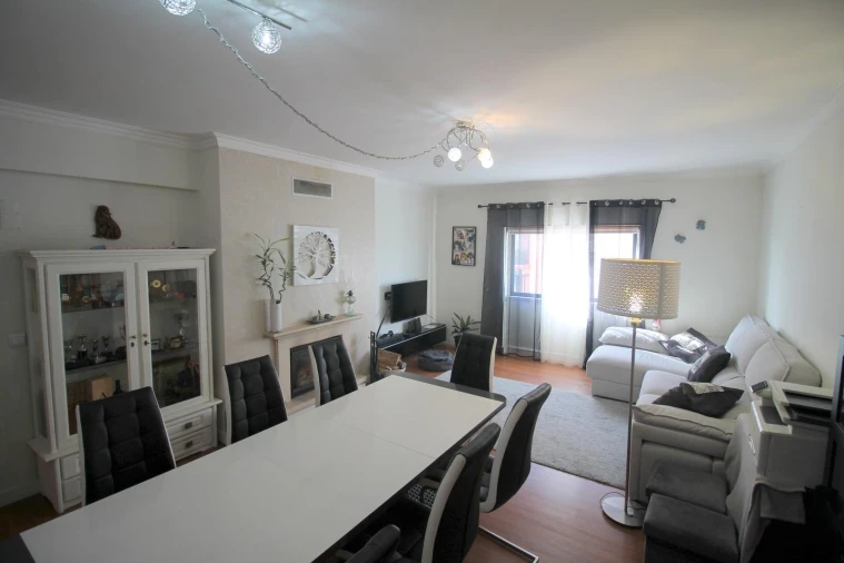Apartamento T3 para Venda em Agualva e Mira-Sintra