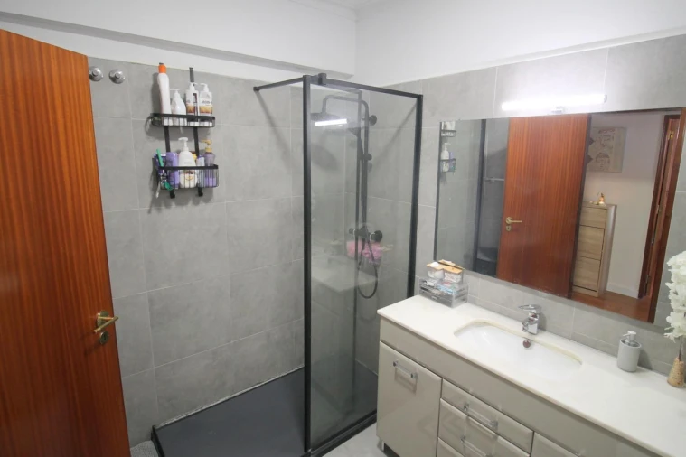 Apartamento T3 para Venda em Agualva e Mira-Sintra Foto 17