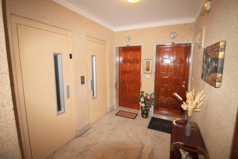 Apartamento T3 para Venda em Agualva e Mira-Sintra Foto 27