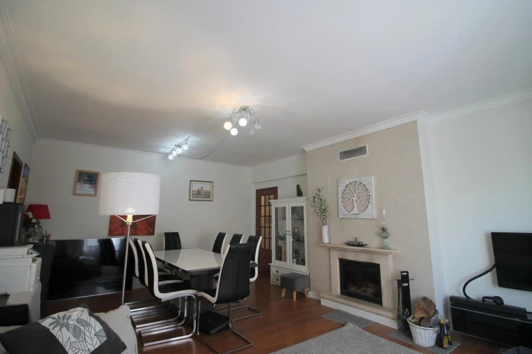 Apartamento T3 para Venda em Agualva e Mira-Sintra Foto 5