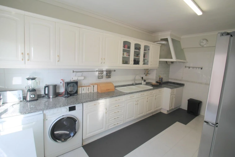 Apartamento T3 para Venda em Agualva e Mira-Sintra Foto 6