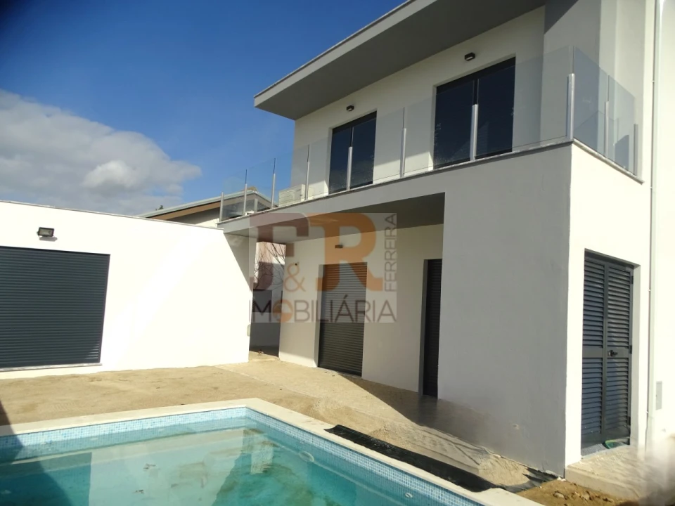 Moradia T4 para Venda em Fernao Ferro Foto 2