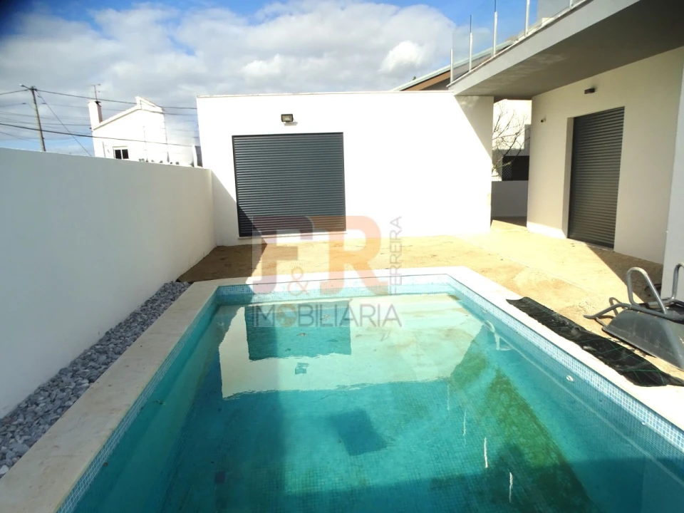 Moradia T4 para Venda em Fernao Ferro Foto 3