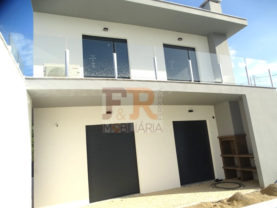 Moradia T4 para Venda em Fernao Ferro Foto 4