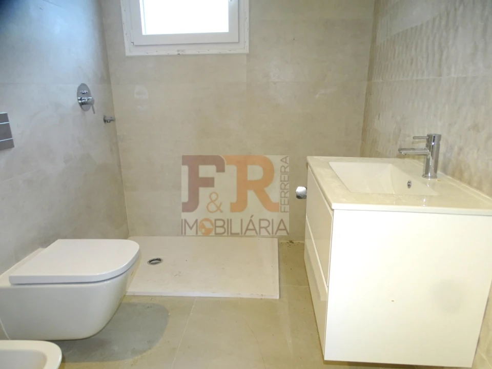 Moradia T4 para Venda em Fernao Ferro Foto 12