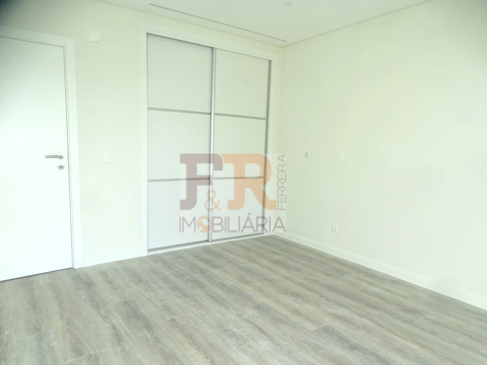 Moradia T4 para Venda em Fernao Ferro Foto 25