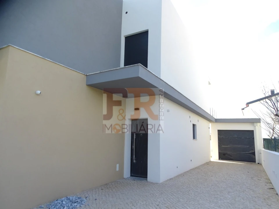 Moradia T4 para Venda em Fernao Ferro Foto 31