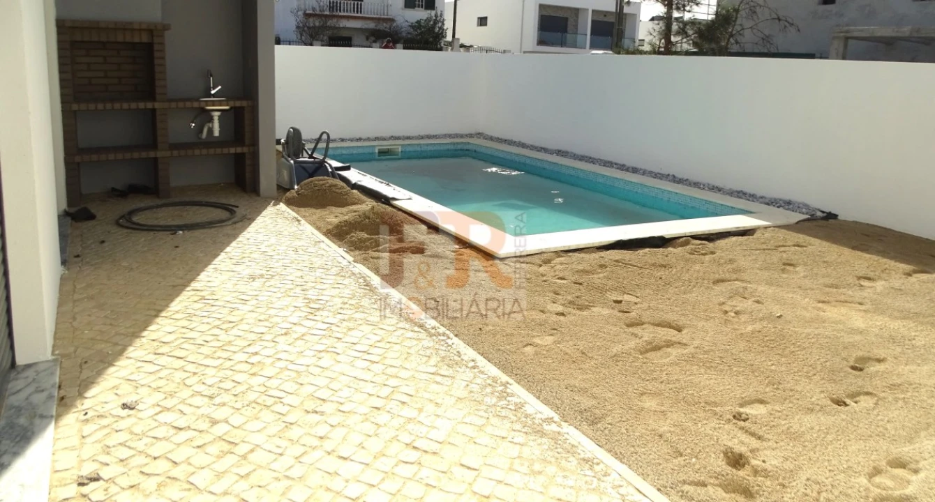 Moradia T4 para Venda em Fernao Ferro Foto 32