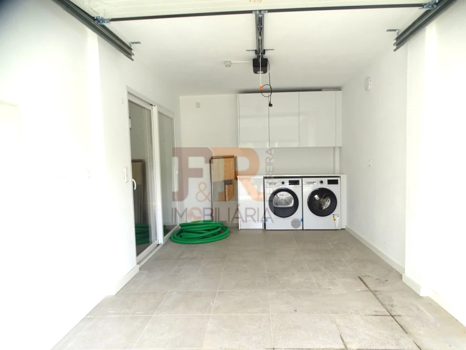 Moradia T4 para Venda em Fernao Ferro Foto 35