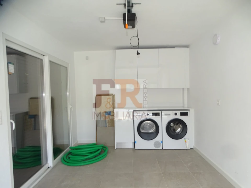 Moradia T4 para Venda em Fernao Ferro Foto 37