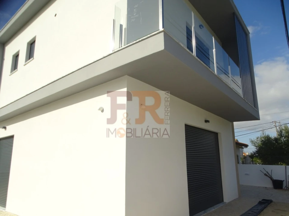 Moradia T4 para Venda em Fernao Ferro Foto 39