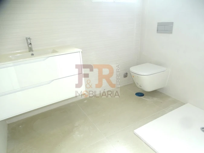 Moradia T4 para Venda em Fernao Ferro Foto 16