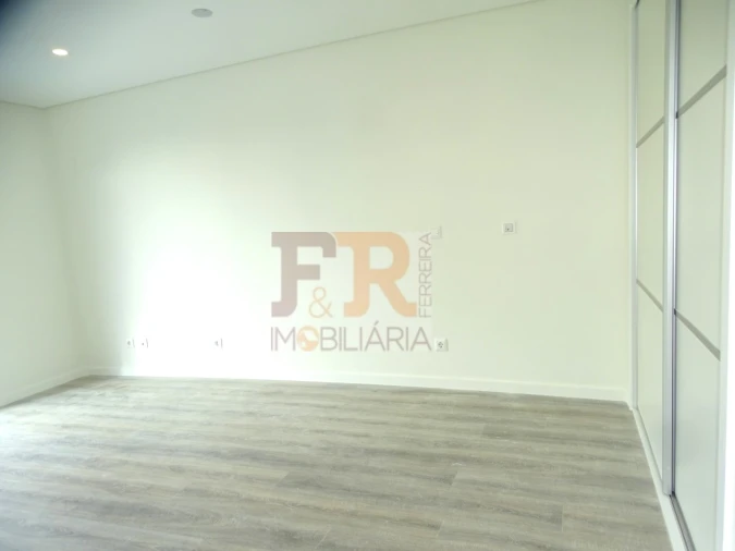 Moradia T4 para Venda em Fernao Ferro Foto 21