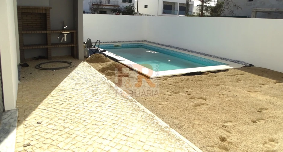 Moradia T4 para Venda em Fernao Ferro Foto 32