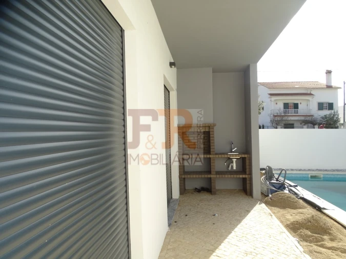 Moradia T4 para Venda em Fernao Ferro Foto 33