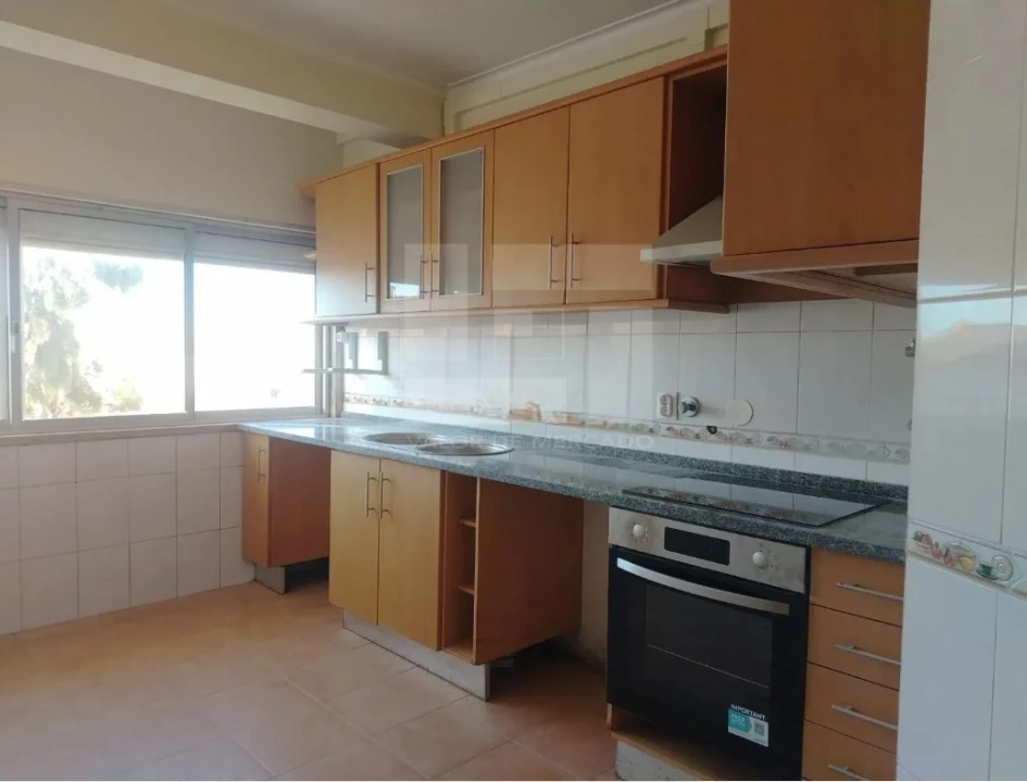 Apartamento T2 para Venda em Queluz e Belas Foto 3