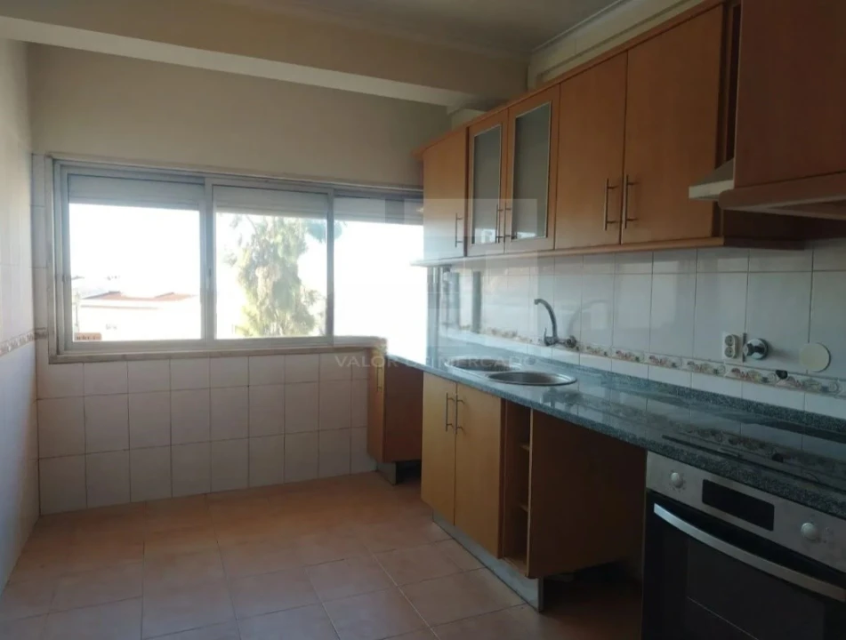 Apartamento T2 para Venda em Queluz e Belas Foto 2