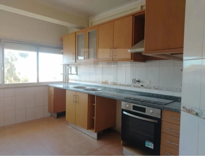 Apartamento T2 para Venda em Queluz e Belas Foto 3