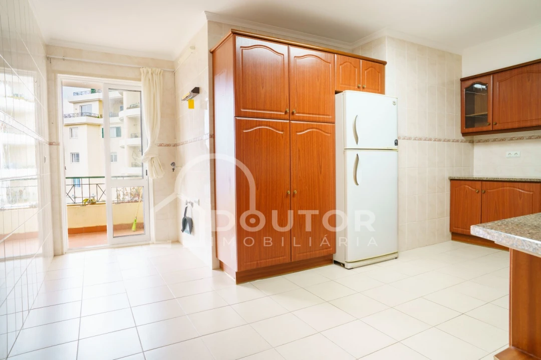 Apartamento T3 para Venda em Caniço Foto 10