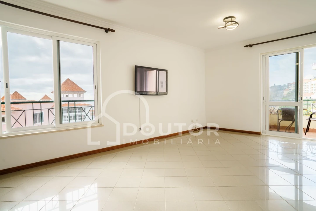 Apartamento T3 para Venda em Caniço Foto 5