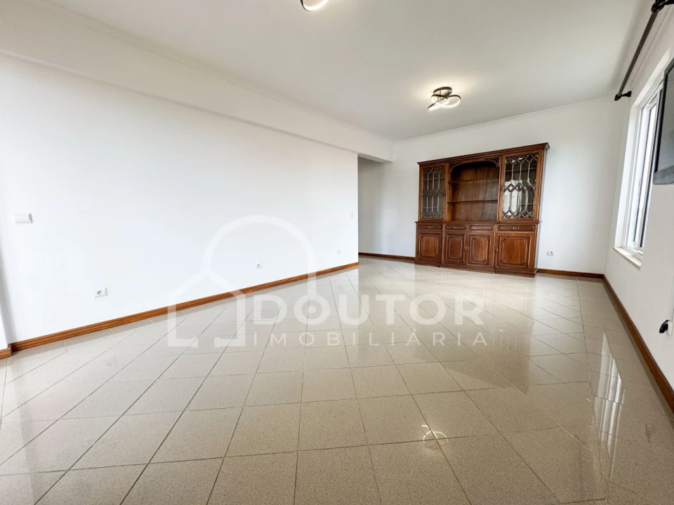 Apartamento T3 para Venda em Caniço Foto 3