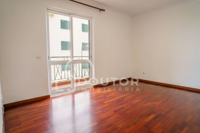 Apartamento T3 para Venda em Caniço Foto 18