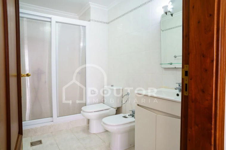 Apartamento T3 para Venda em Caniço Foto 17