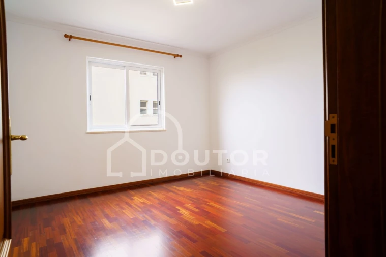 Apartamento T3 para Venda em Caniço Foto 20